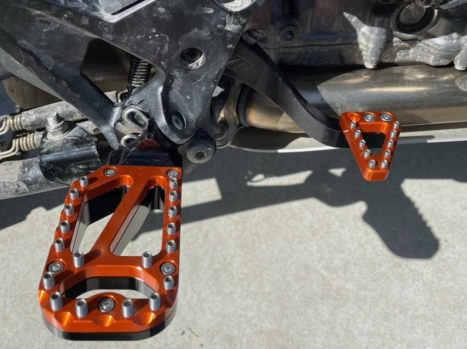 890/901 Adventure Footpegs