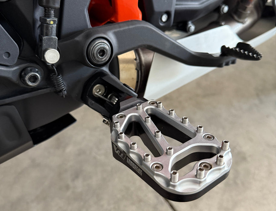 KTM 390 Footpegs