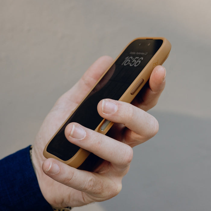 Everyday Clarino Case | iPhone 16 Pro Max Tan